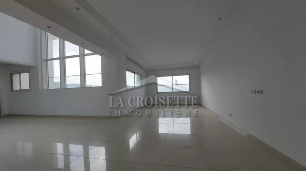 Luxury Penthouse S+3 with Pool in Berges du Lac 2, Tunis