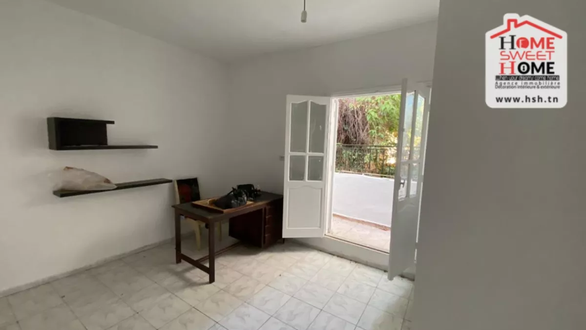 Ground Floor of Villa Désirée on Route du Malaaga, La Marsa: Your New Haven of Peace