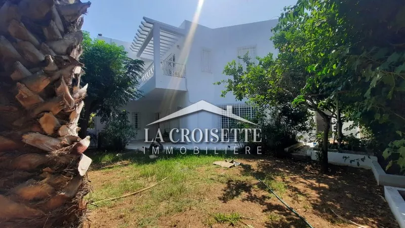 Villa di Lusso S+4 a La Marsa, Tunisi: Un'Oasi di Pace