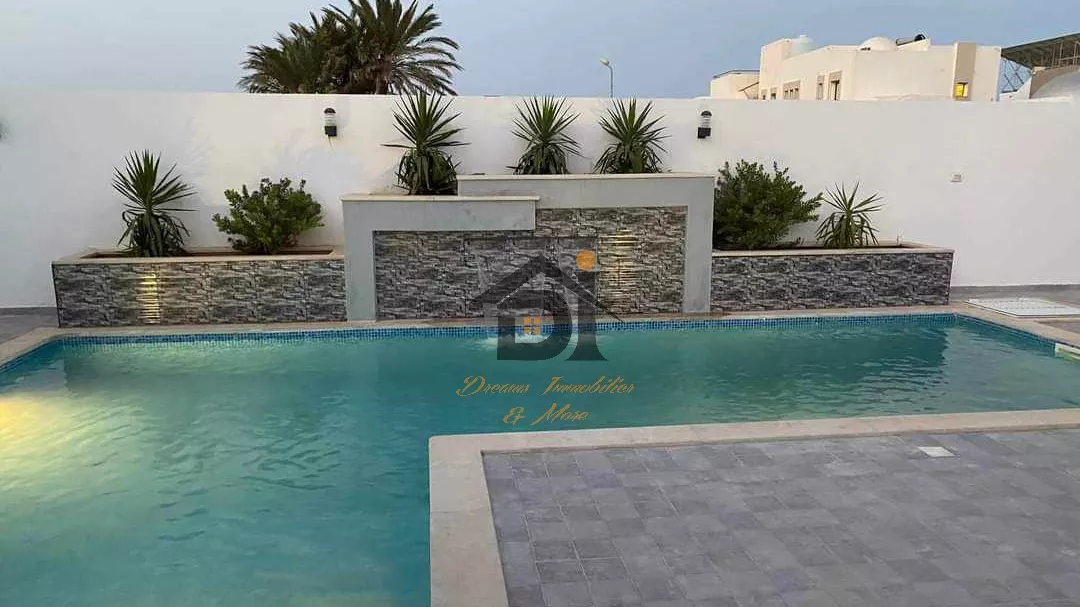 VILLA STUPENDA CON PISCINA VICINO AL MARE