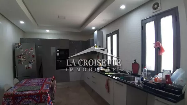 Villa di Lusso con Piscina a Cartagine: Un Rifugio di Comfort e Eleganza