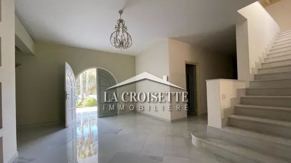 Luxury Villa with Pool in La Soukra