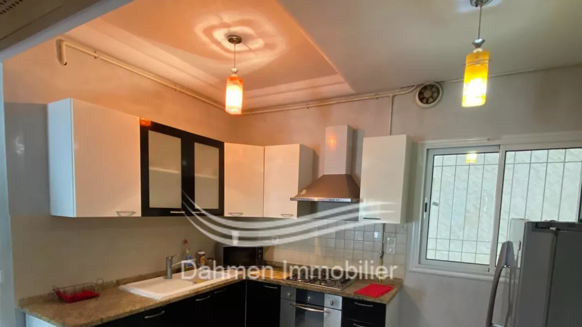 Erdgeschosswohnung S+1 in Kantaoui: Ein Refugium der Komfort und Nähe