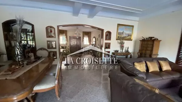 Luxus-Villa mit Pool in La Soukra: Ein Refugium der Komfort und Eleganz