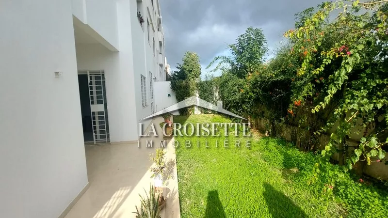 Ampio Appartamento S+3 con Giardino ad Ain Zaghouan Nord: Un Rifugio Ideale per gli Amanti dello Spazio e della Tranquillità