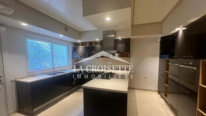 Luxury Villa S+5 with Pool in La Marsa: A Haven of Luxury and Comfort