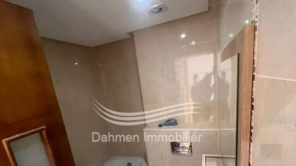 Luxus S+1 Apartment in Sahloul 4 - Sousse Wenn Sie ein elegantes und komfortables Zuhause in Sousse suchen, dann sind Sie hier richtig: Wir präsentieren Ihnen ein außergewöhnliches S+1 Apartment in Sahloul 4, in einer gesicherten Luxusresidenz.