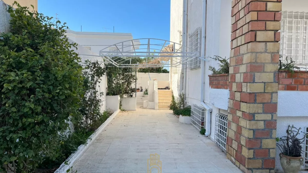 Luxury Villa S+5 with Basement in Cité Ennacim (Mora), Nabeul - A Paradise at Your Fingertips