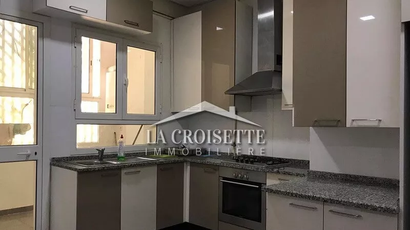 Elegante Duplex S+2 con Giardino in Vendita a Lac 2