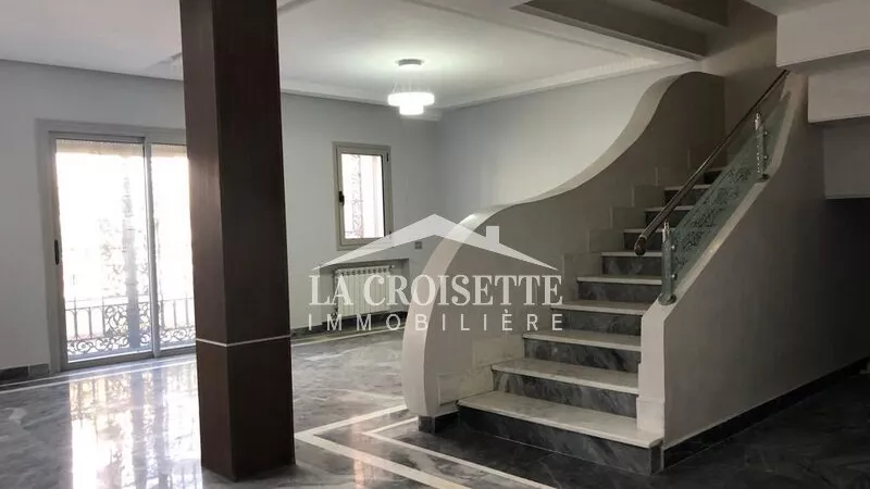 Sogno in Affitto a Tunisi: Duplex S+3 con Terrazza a Jardins de Carthage