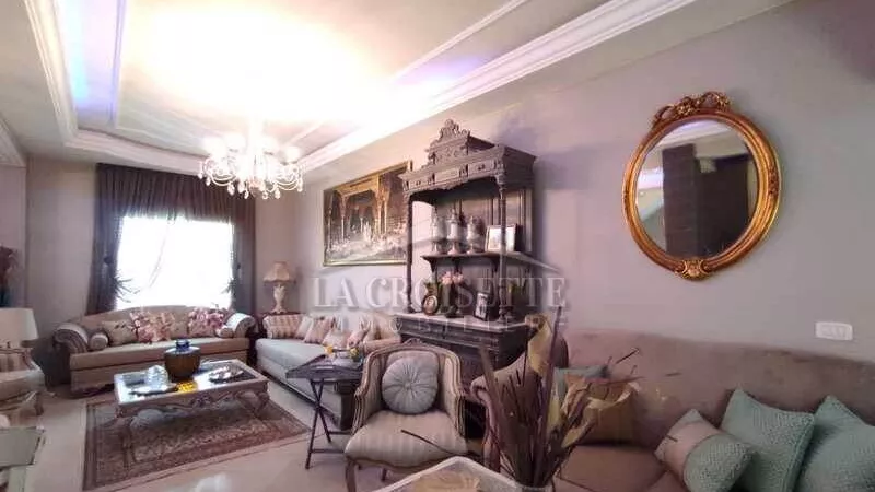 Luxus-Villa S+5 mit Pool in La Soukra: Ein Refugium der Eleganz und des Komforts