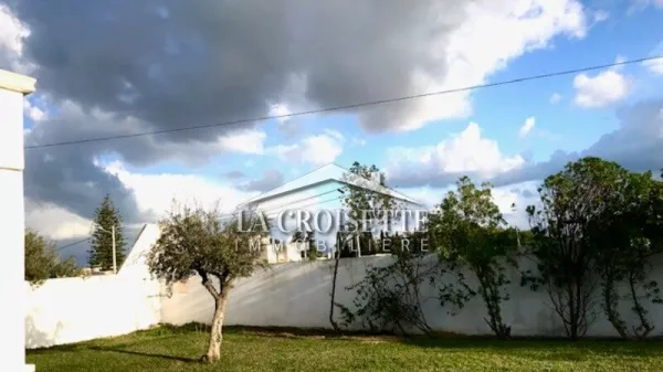 Luxury Ground Floor Villa S+4 for Sale in La Soukra, Ariana