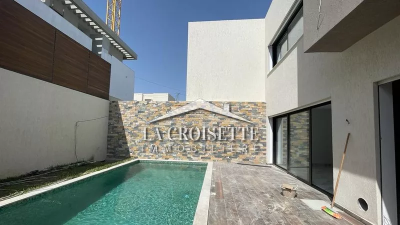 Luxury Villa S+4 with Pool in La Soukra, Ariana: A Haven of Peace and Tranquility