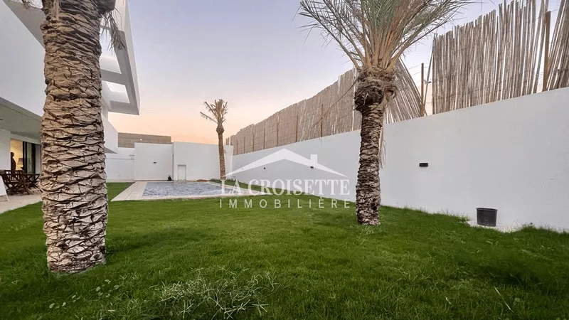 Luxus-Villa S+6 mit Pool in La Soukra, Ariana: Ein Hort der Ruhe und des Luxus