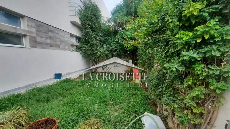 Duplex di Lusso con Giardino a La Soukra: Vivere con Eleganza