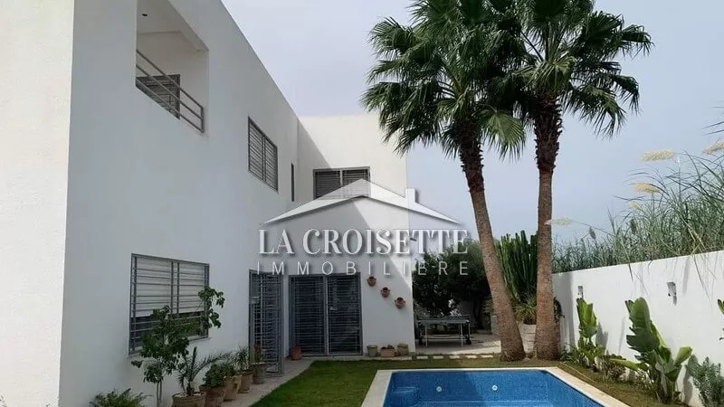 Villa di Lusso con Piscina a La Soukra, Gammarth: Un Rifugio di Comfort e Eleganza