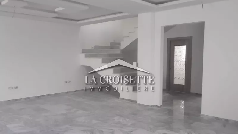 Elegant Duplex with Garden in L'Aouina: A Haven of Comfort and Security