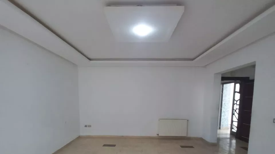 Villa a Due Piani in un Quartiere Residenziale a Cité Fol, Ben Arous