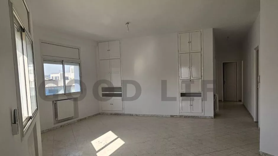 Appartamento S+2 al Lac 1: Il Tuo Nuovo Rifugio di Pace sul Lago!