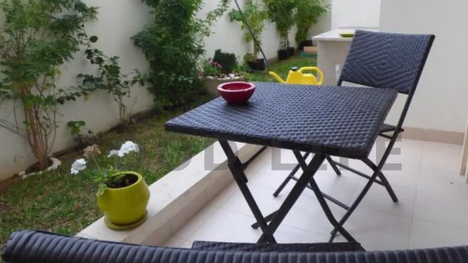 Appartamento S+1 con Giardino a Jardins de Carthage: Un Rifugio nel Cuore della Città
