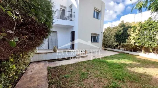 Luxury S+4 Villa for Office Use in Lac 1, Tunis