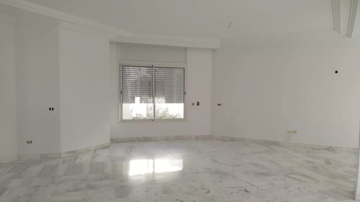 Villa di Lusso in Ennasr 1 - Un'Opportunità Eccezionale!