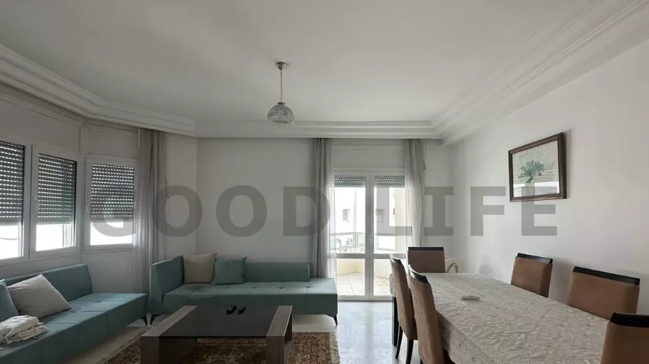 Luxuriöse Möblierte S+2 Wohnung am See: Ein Refugium der Komfort und Stil