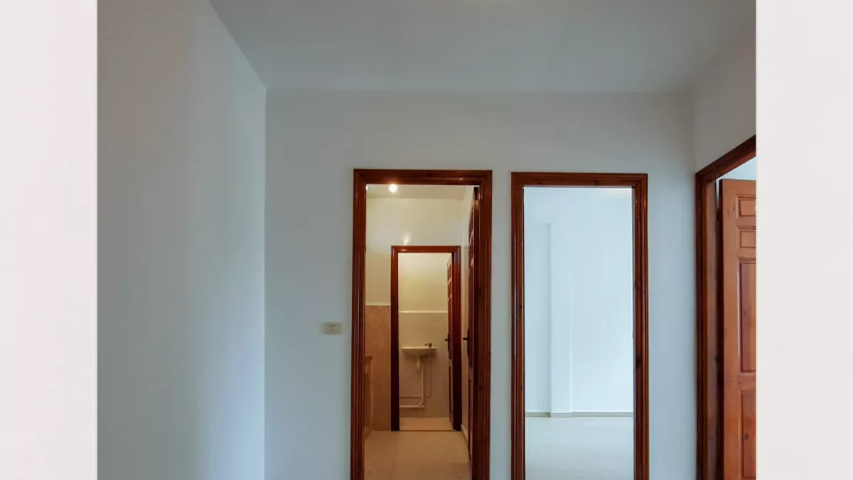 Bürofläche zum Verkauf in Radès, Avenue Habib Bourguiba: Ein Strategischer Standort für Ihr Unternehmen