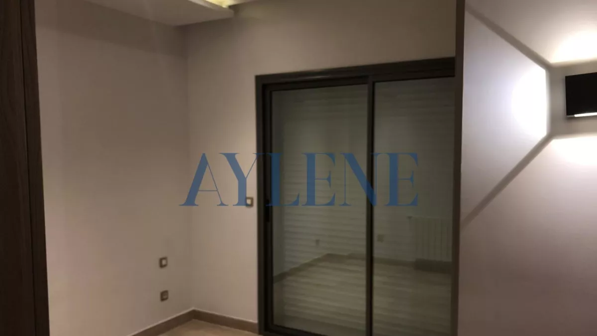 Appartamento di Lusso a 2 Camere da Letto in Affitto a Jardins de Carthage - Affitto Mensile: 2200 TND