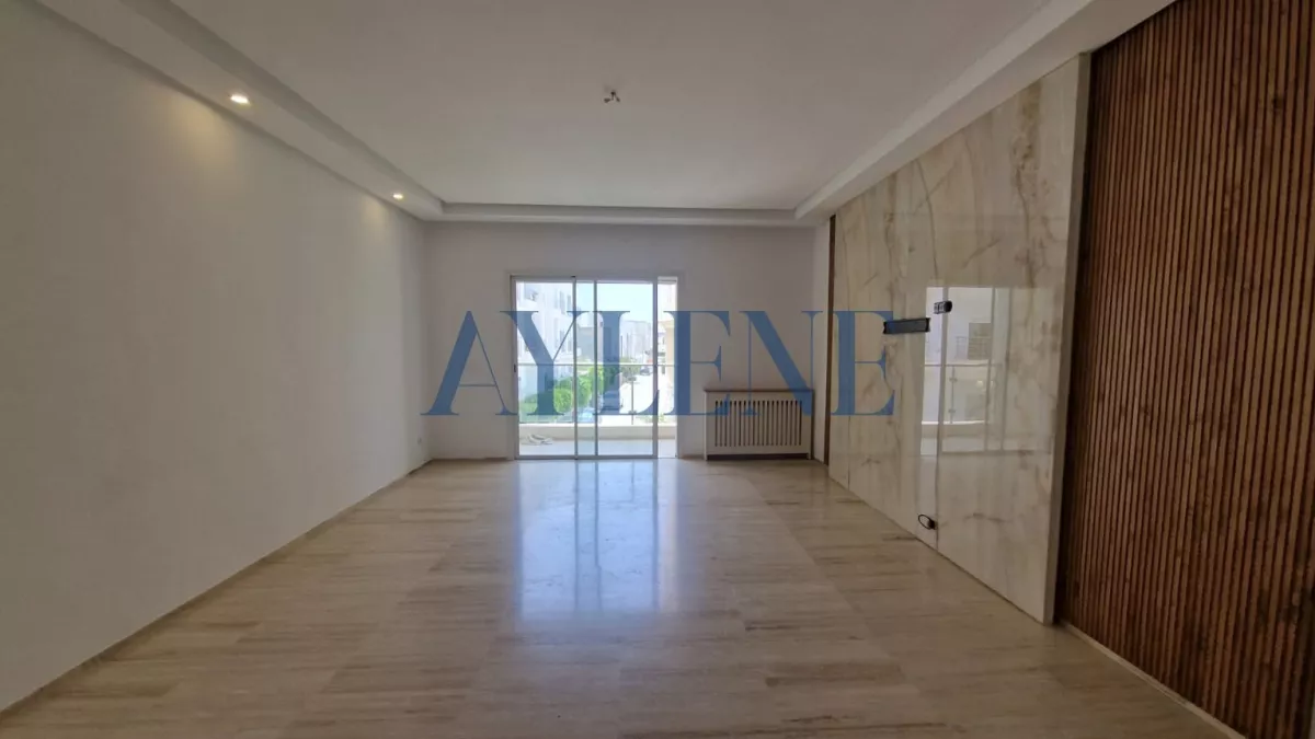 Ideal Living Space in Jardins de Carthage with Suite