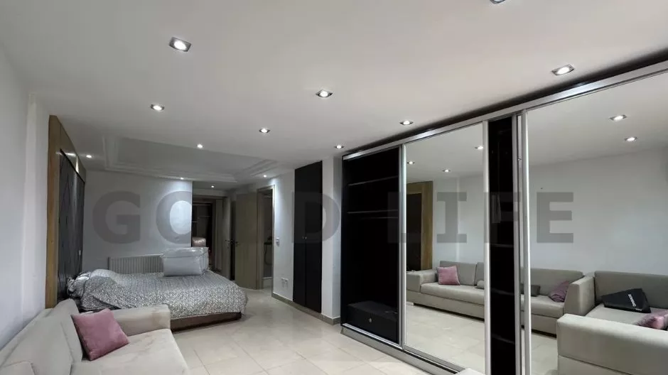 Duplex Arredato S+3 a La Marsa Cube: Un Rifugio di Comfort e Lusso