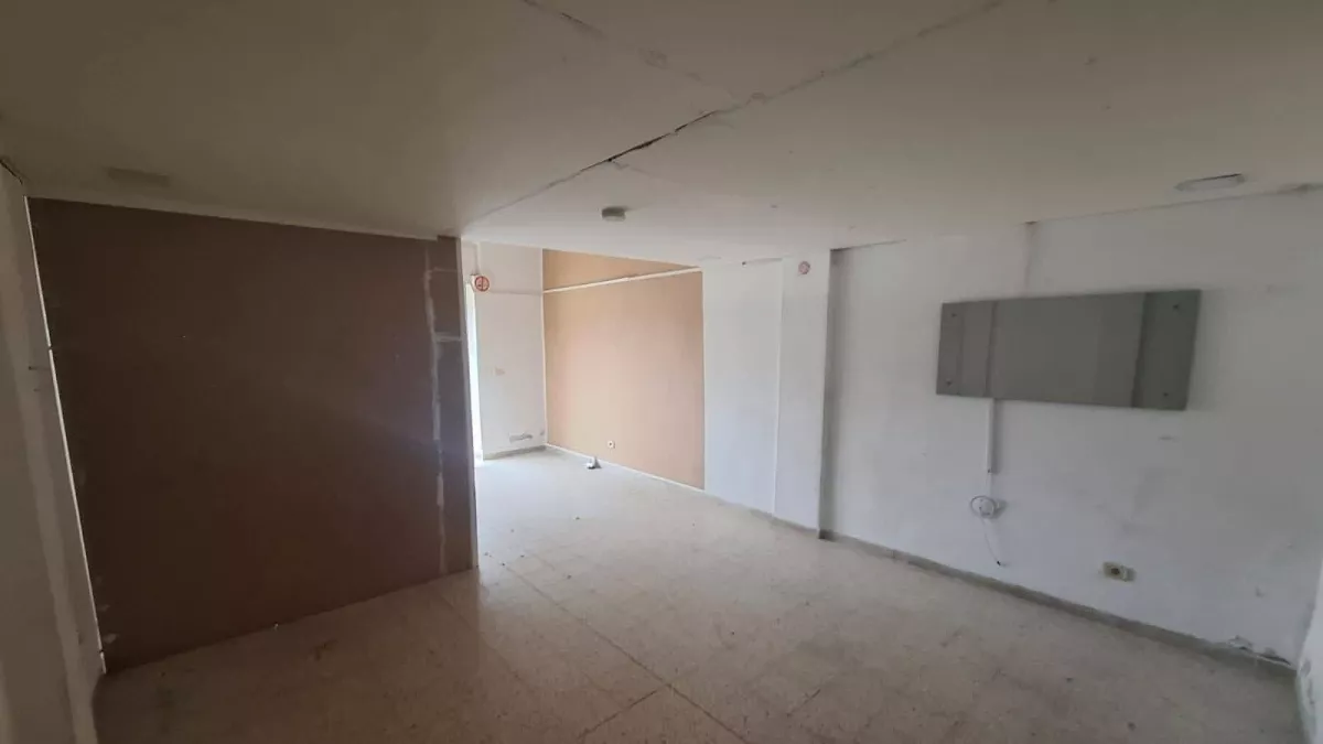 Proprietà Commerciale in Affitto a Mourouj 5 – 50 m² – Posizione Strategica Vicino ad Aziza