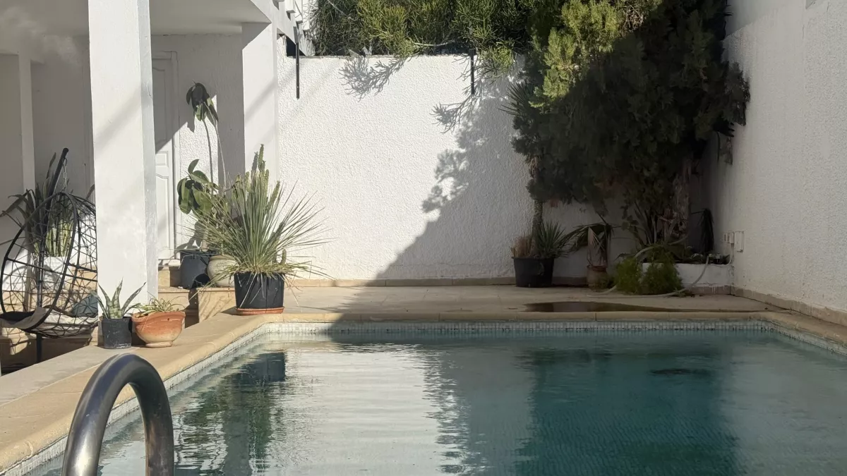 Villa di Lusso con Piscina a Gammarth Supérieur: Un Rifugio di Tranquillità ed Eleganza