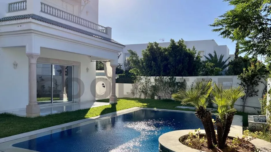 Stunning Lakefront Villa with Pool at Lac 2