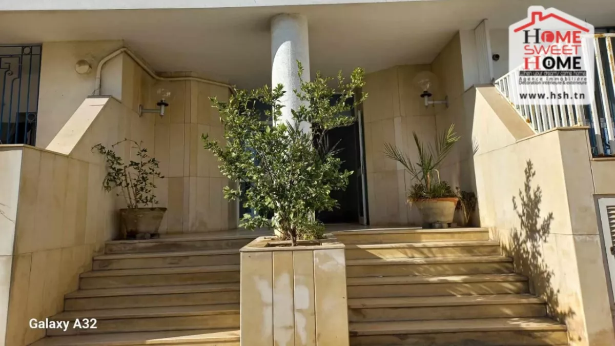 Your Dream Home Awaits at Appart S1 Timoth in Ennasr 2