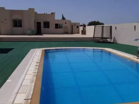 villa avec piscine route houmrt souk 3
