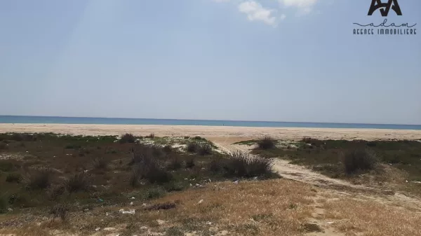 Terreno Fronte Mare di 1300m² a Tazarka, Nabeul
