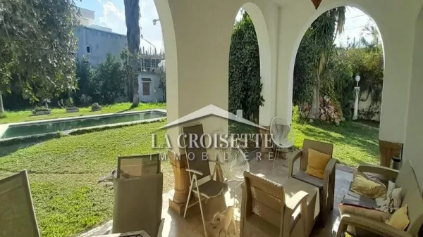 Villa di Lusso S+5 con Piscina a La Soukra