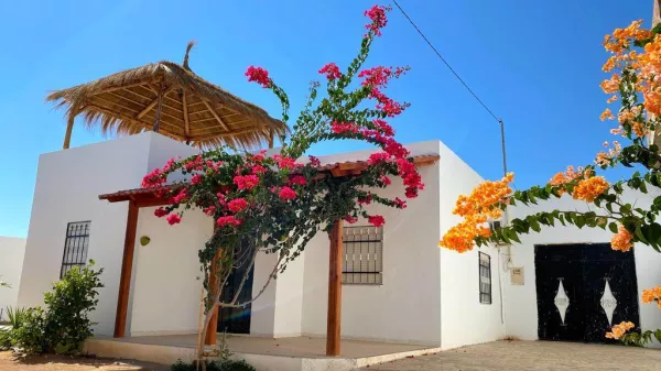 Villa di Lusso al Piano Terra con Garage e Giardino a Midoun, Djerba