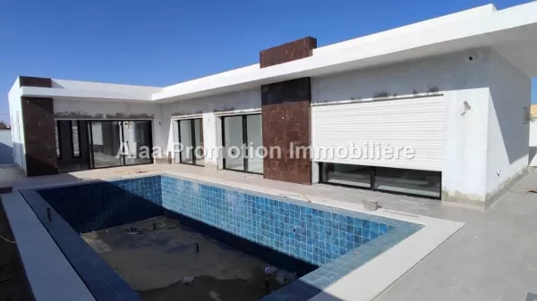 Villa di Lusso con Piscina nella Zona Urbana di Djerba