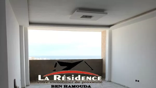 Grande Box Auto sulla Strada Principale a Borj Ghamez, Bizerte