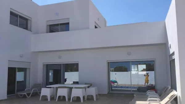 Villa di Lusso con Piscina Spaziosa e Luminosa a Djerba