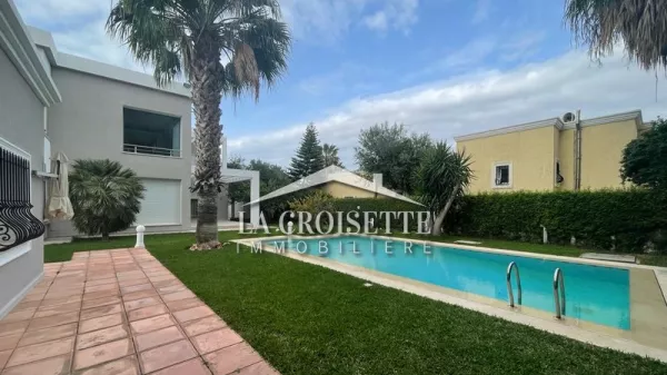 Villa di Lusso S+4 con Piscina a La Soukra