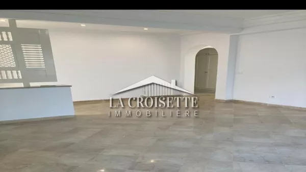 Ampio Appartamento di 3 Camere da Letto nel Villaggio di Gammarth