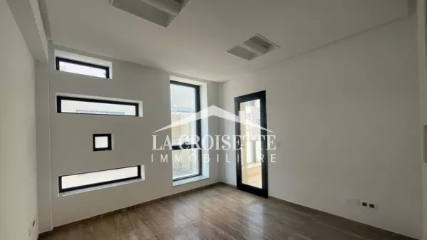 Spazio Ufficio di Lusso in Affitto a Cartagine