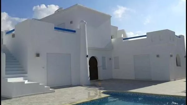 Villa Stupenda con Piscina nella Zona Urbana