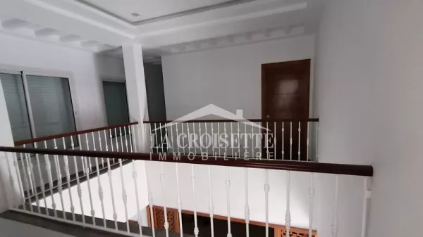 Villa di Lusso S+5 con Piscina a La Soukra