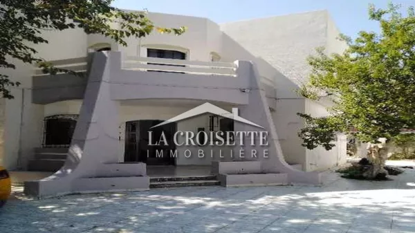 Villa di Lusso in Affitto a La Soukra