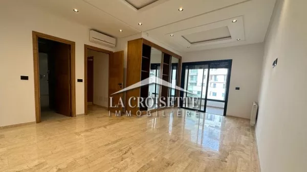 Appartamento di Lusso a 3 Camere da Letto in Ain Zaghouan Nord con Piscina Comune