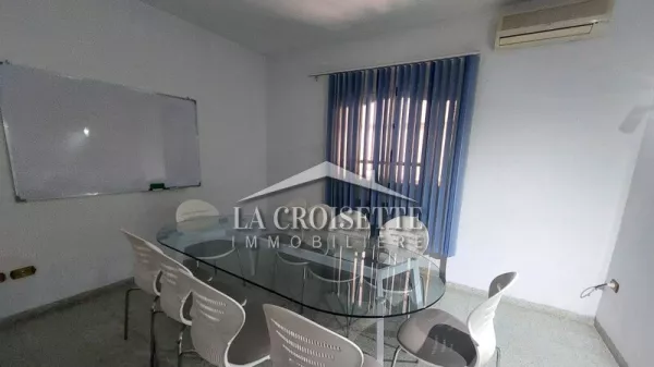 Spazio Ufficio al Piano Terra in Affitto a Berges du Lac 1